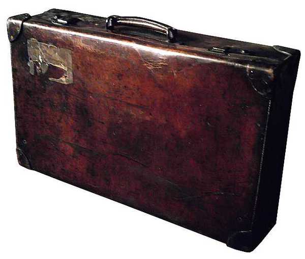Model tank and old suitcase (9)