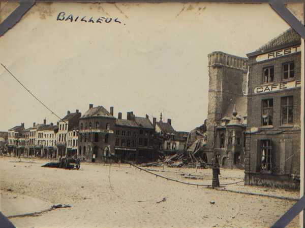 Photograph and postcard of Bailleul (1)