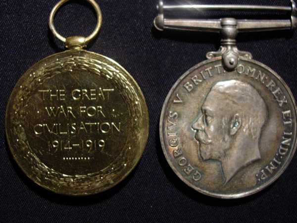 Memorial Plaque and Medals of William Parry (7)