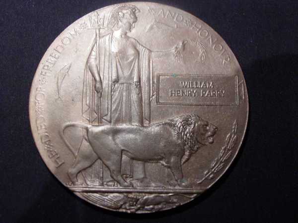 Memorial Plaque and Medals of William Parry (1)