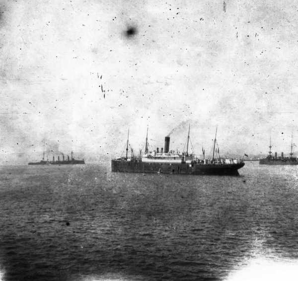 Charles Hampson, Photograph of ships (1)